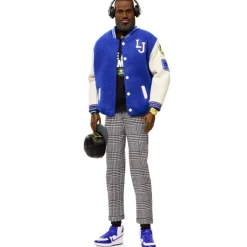 Signature Muñeco Kenbassador Coleccionable de Lebron James con Conjunto de Chaqueta Universitaria y Accesorios>Barbie Best