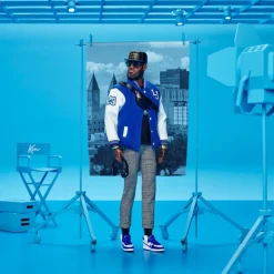 Signature Muñeco Kenbassador Coleccionable de Lebron James con Conjunto de Chaqueta Universitaria y Accesorios><noscript><img width=