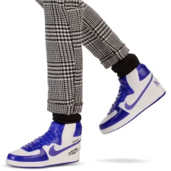 Signature Muñeco Kenbassador Coleccionable de Lebron James con Conjunto de Chaqueta Universitaria y Accesorios><noscript><img width=