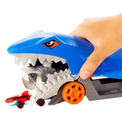 Tiburón Mastica Coches><noscript><img width=