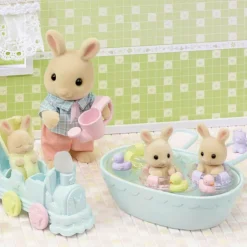 La Hora Del Baño De Los Trillizos><noscript><img width=